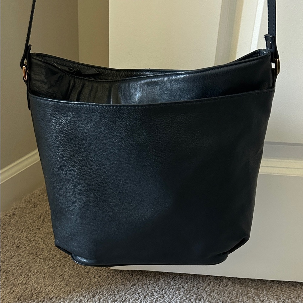Elegant Navy Leather Shoulder/Crossbody Adjustable Bag